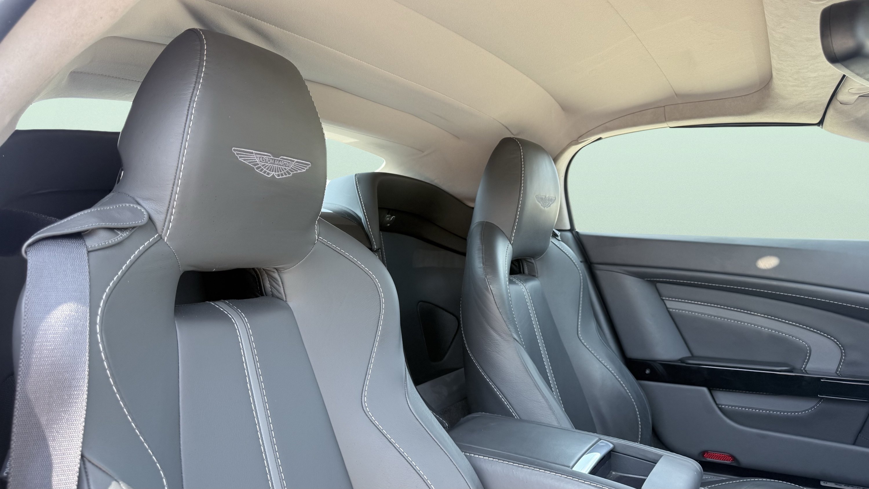 Used 2015 Aston Martin V12 Vantage S RWD image 29