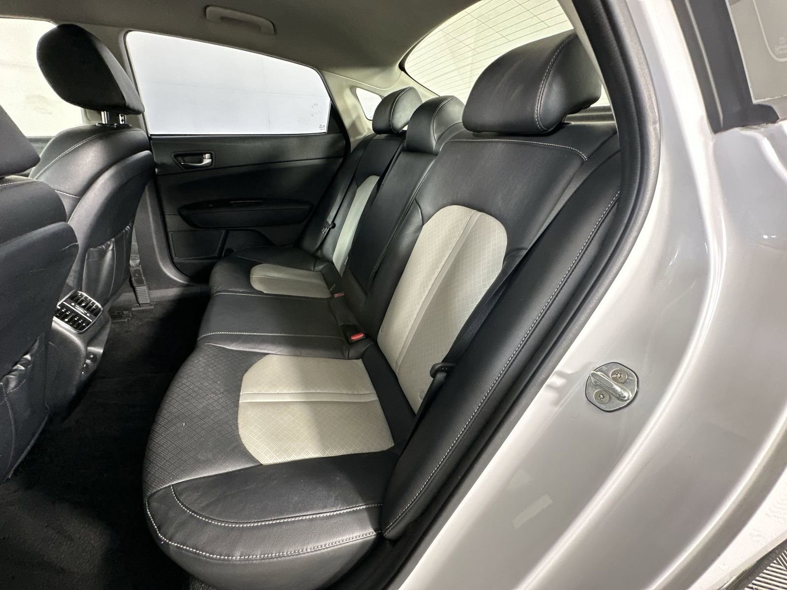 Used 2020 Kia Optima EX image 27