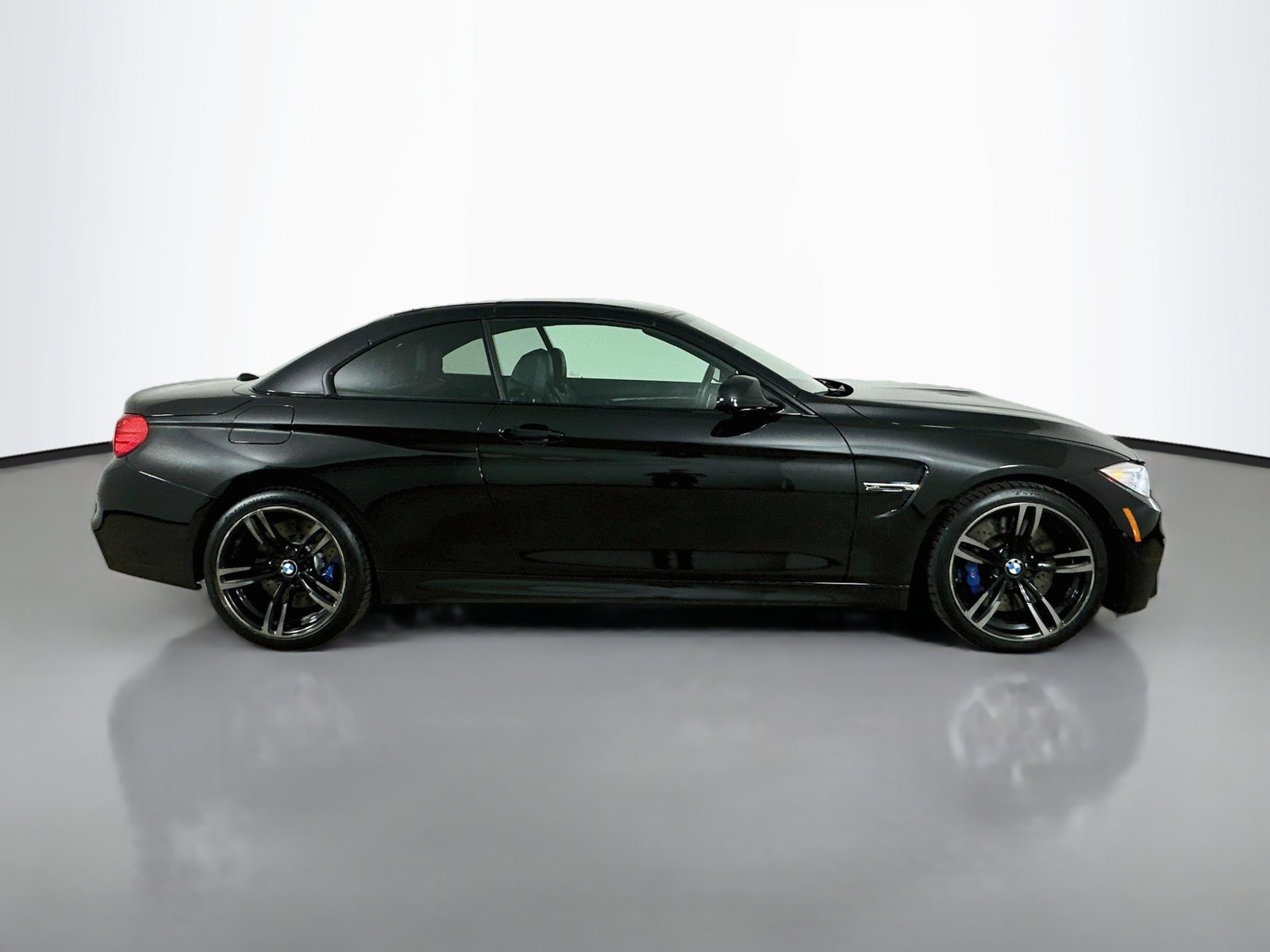 Used 2016 BMW M4 Convertible RWD image 4