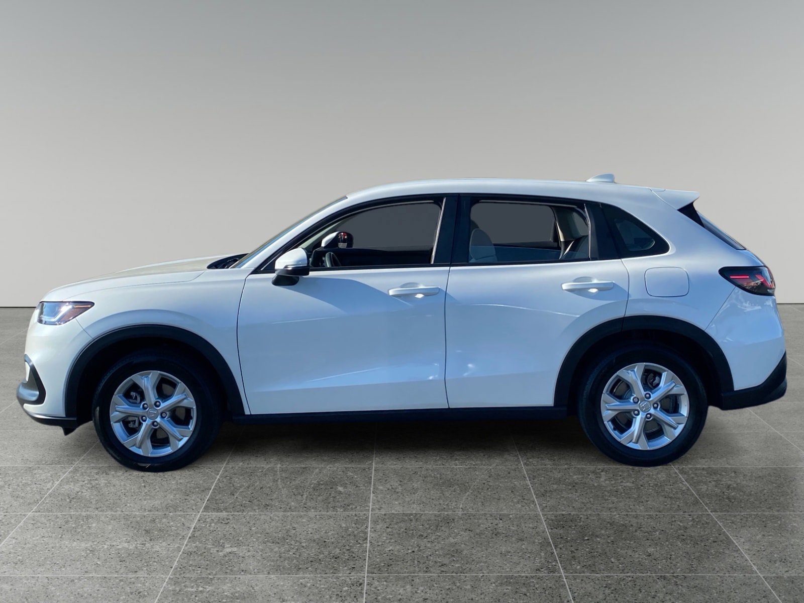 Used 2024 Honda HR-V LX image 2