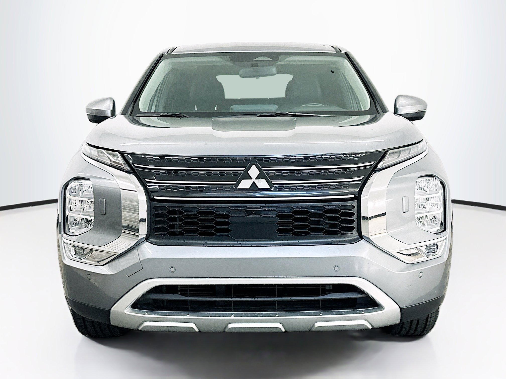 Used 2024 Mitsubishi Outlander SE AWD/4WD image 2