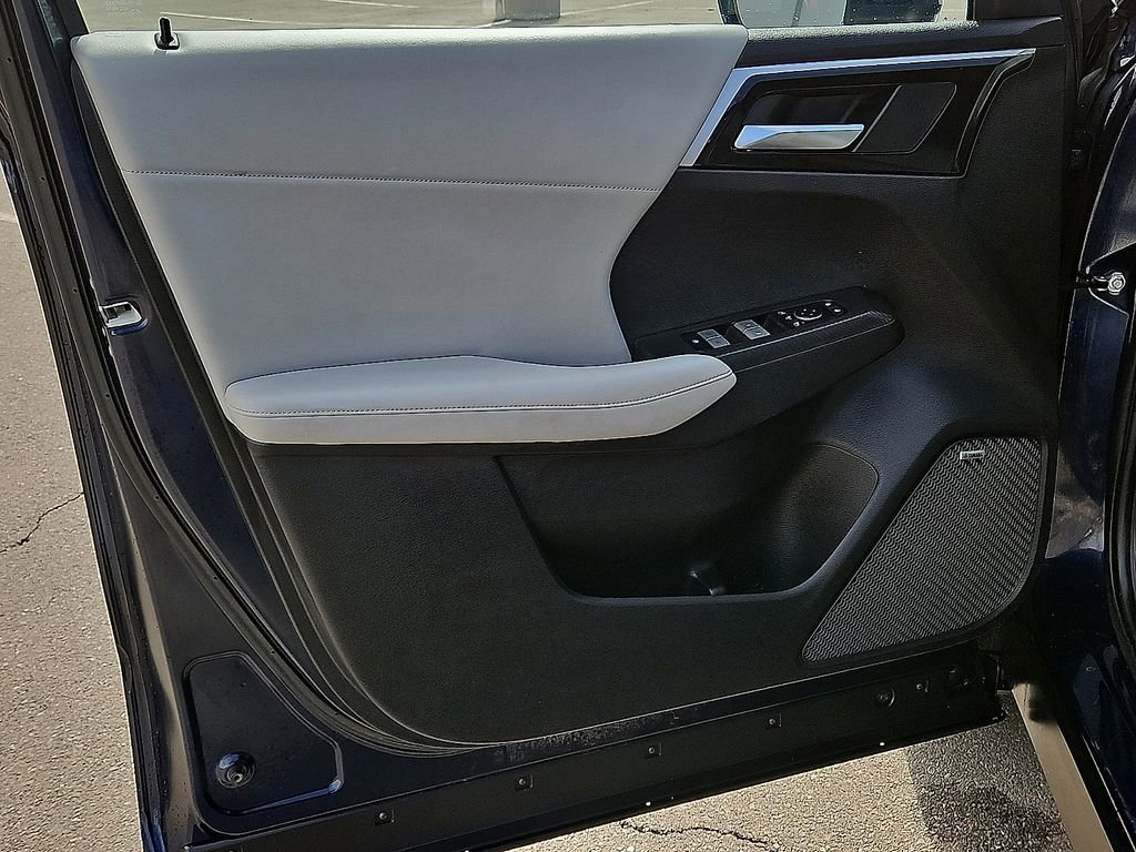 Used 2025 Mitsubishi Outlander AWD image 17