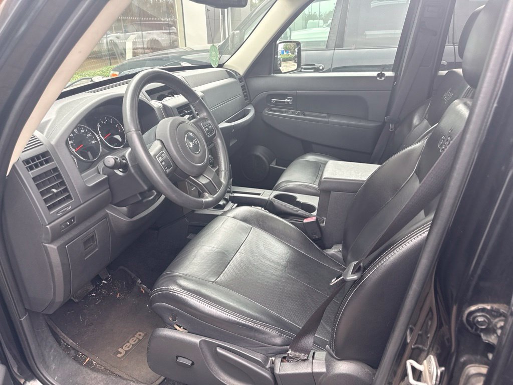 Used 2012 Jeep Liberty Sport AWD/4WD image 13