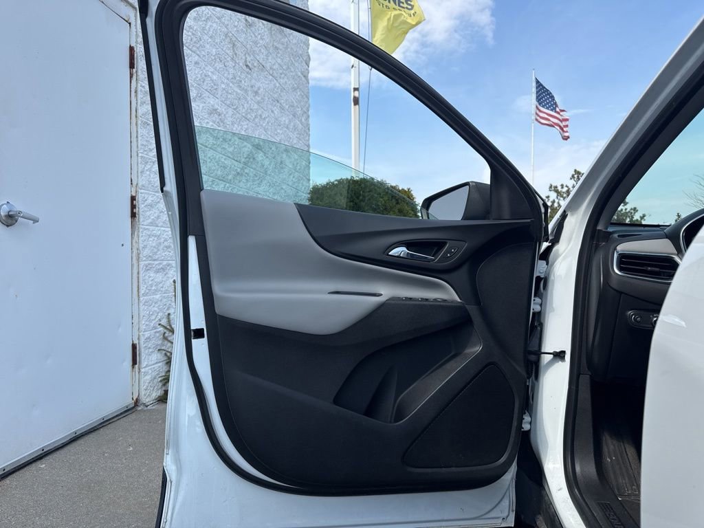 Used 2022 Chevrolet Equinox LS w/ LS Convenience Package image 8