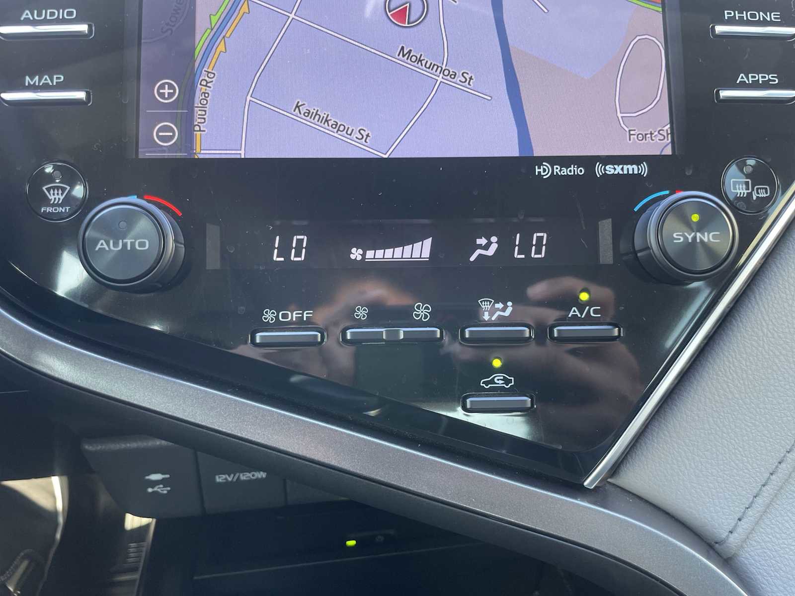 Used 2018 Toyota Camry XLE image 17