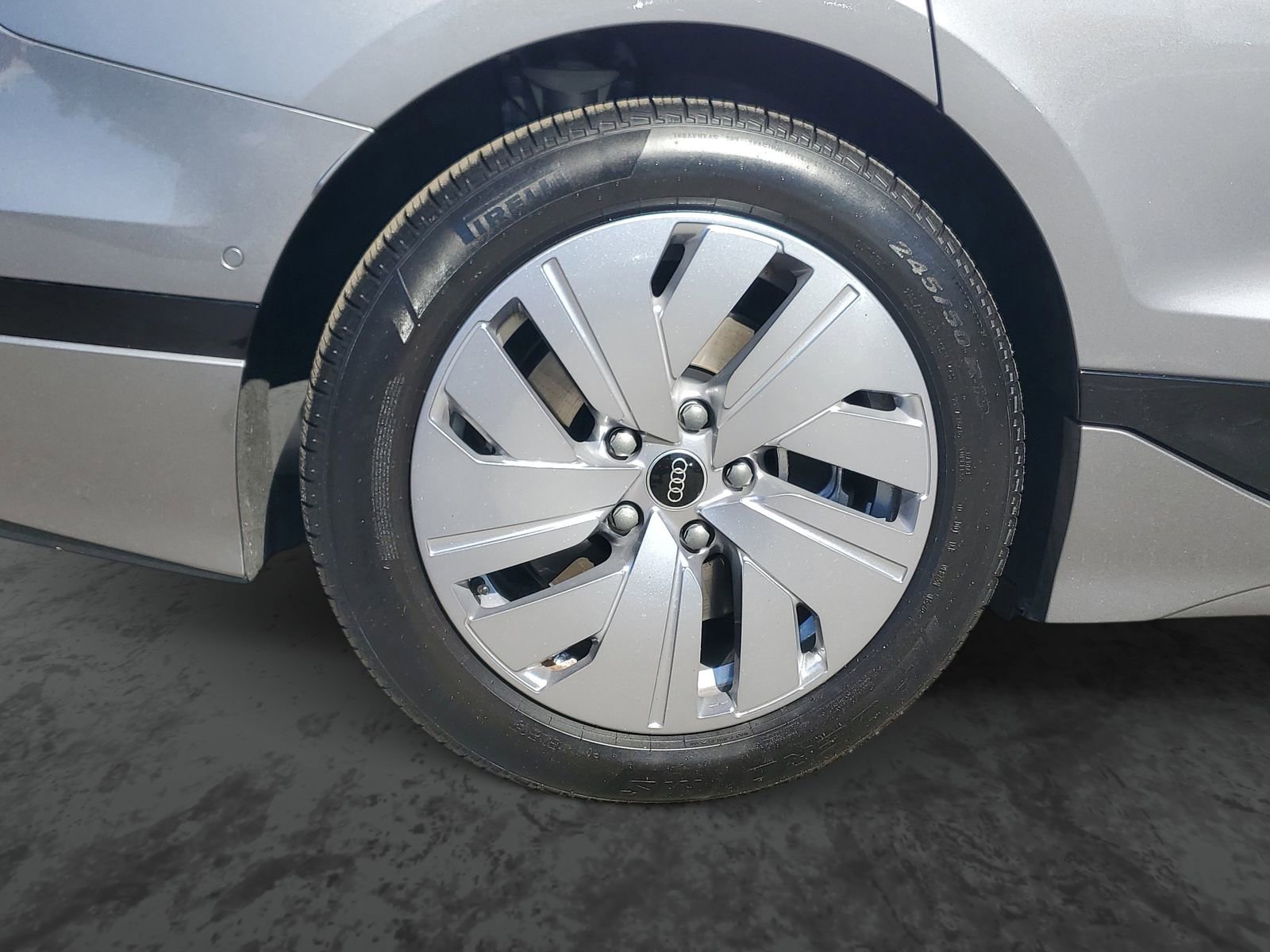 Used 2025 Audi A6 e-tron Premium w/ Ultra Package image 5