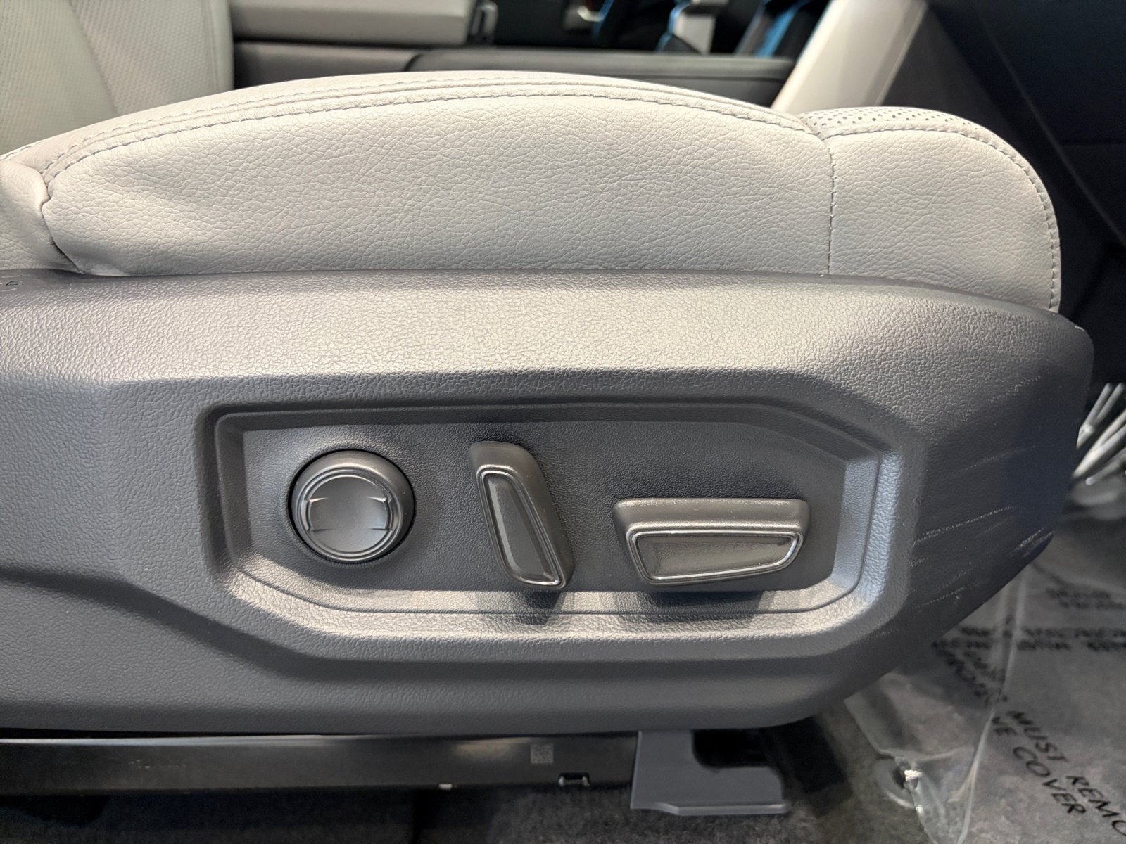 Used 2024 Toyota Tundra Limited AWD/4WD image 32