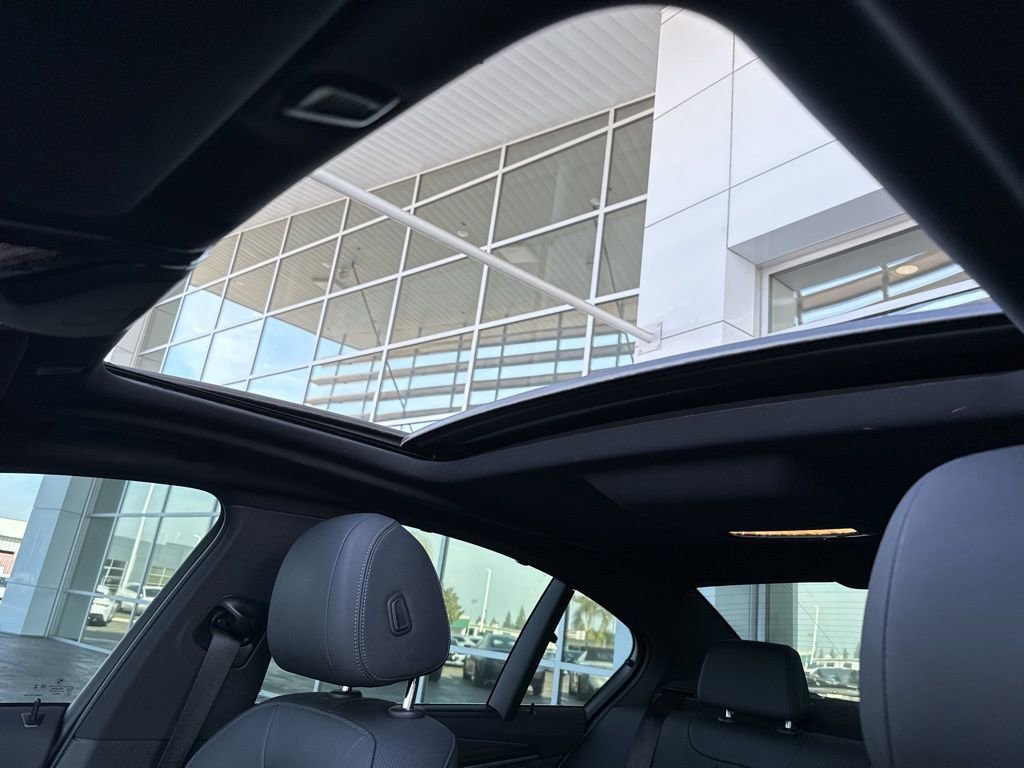 Used 2023 BMW 530e w/ Executive Package image 11