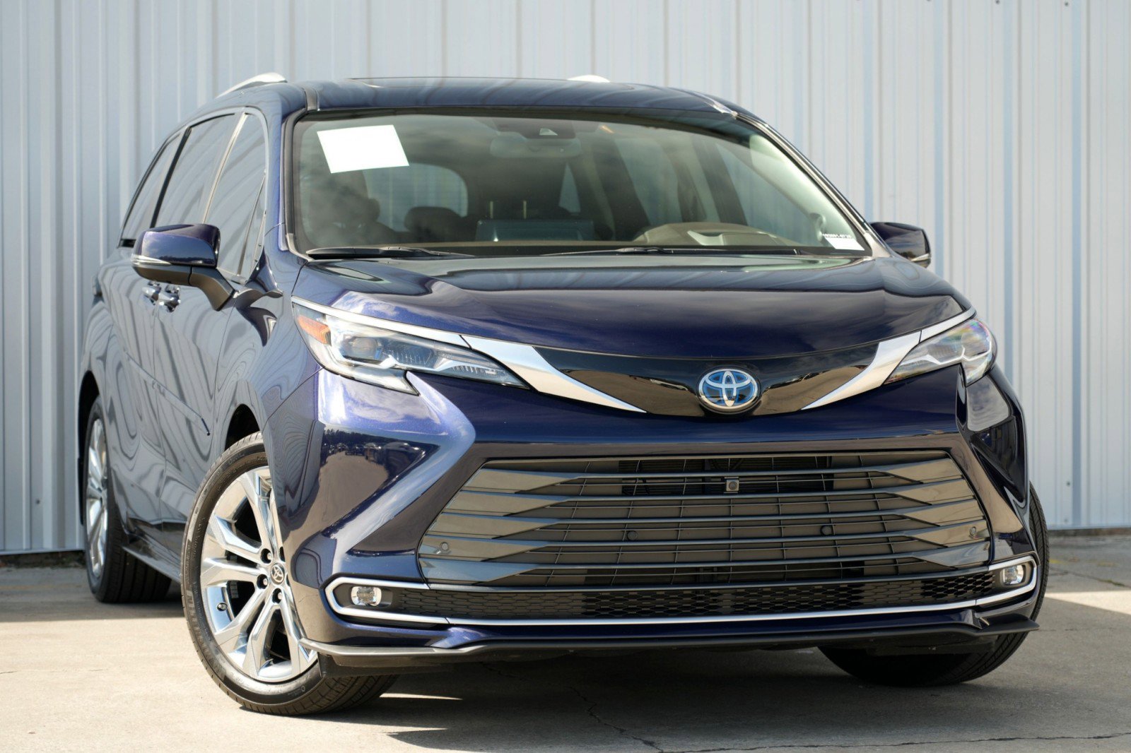 Used 2024 Toyota Sienna Platinum image 4