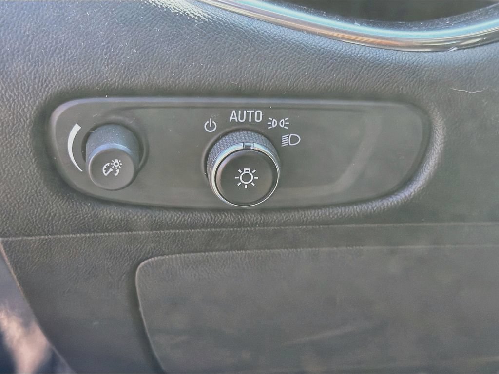 Used 2021 Chevrolet Malibu LT FWD image 10