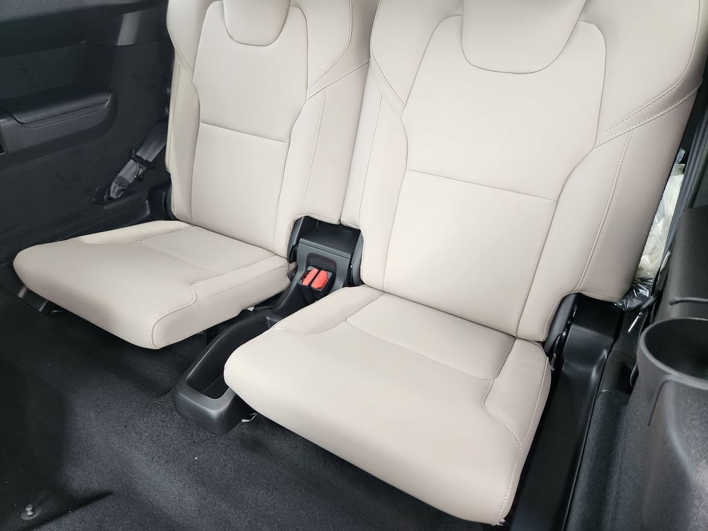 New 2026 Volvo XC90 T8 Plus w/ Protection Package Premier AWD/4WD image 19