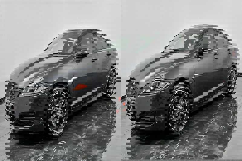 Used 2015 Jaguar XF Portfolio image 4