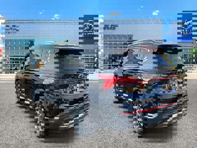 Used 2021 Hyundai Santa Fe SEL w/ Convenience Package image 7