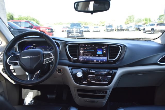 Used 2024 Chrysler Pacifica Touring-L FWD image 33
