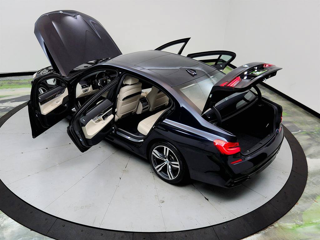 Used 2019 BMW 740i w/ M Sport Package RWD image 40
