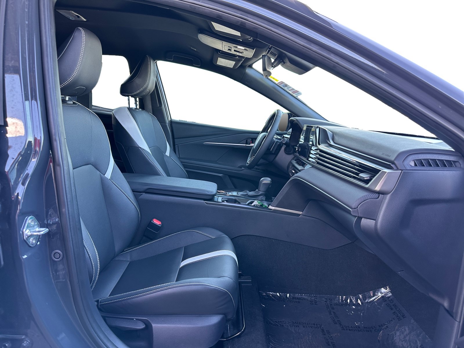 Used 2025 Toyota Camry SE w/ Convenience Package FWD image 15