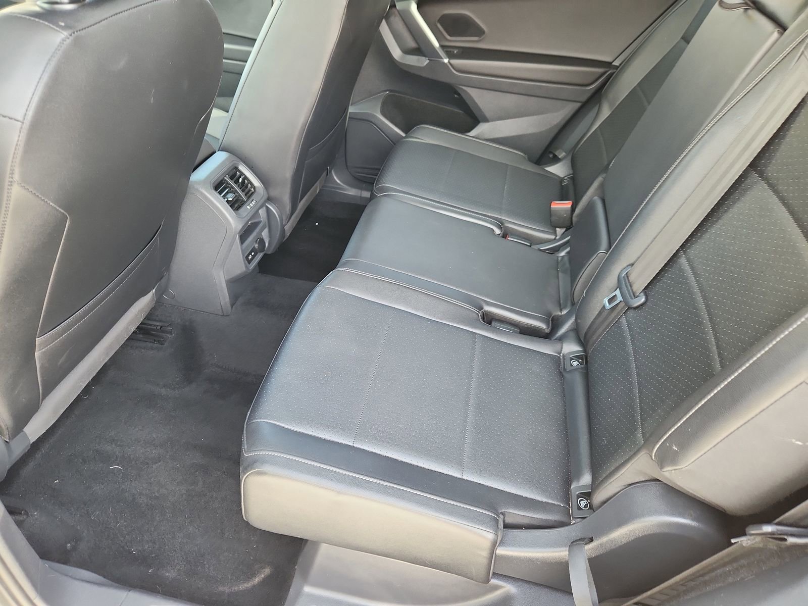 Used 2020 Volkswagen Tiguan SEL image 9