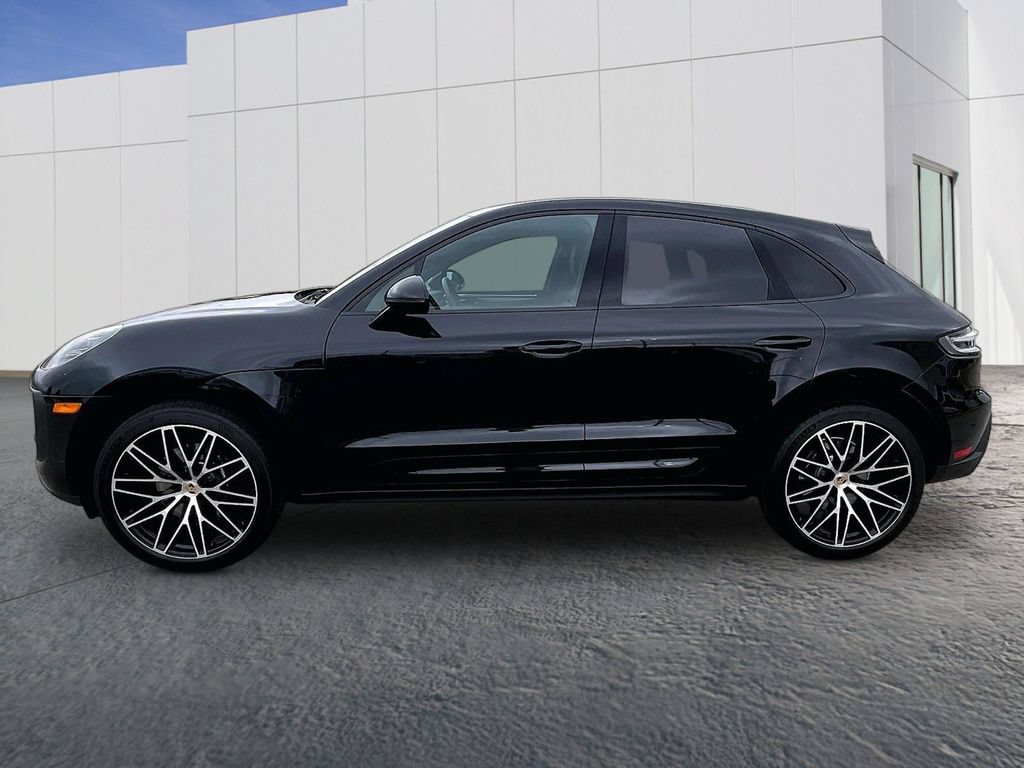 Certified 2025 Porsche Macan AWD/4WD image 2