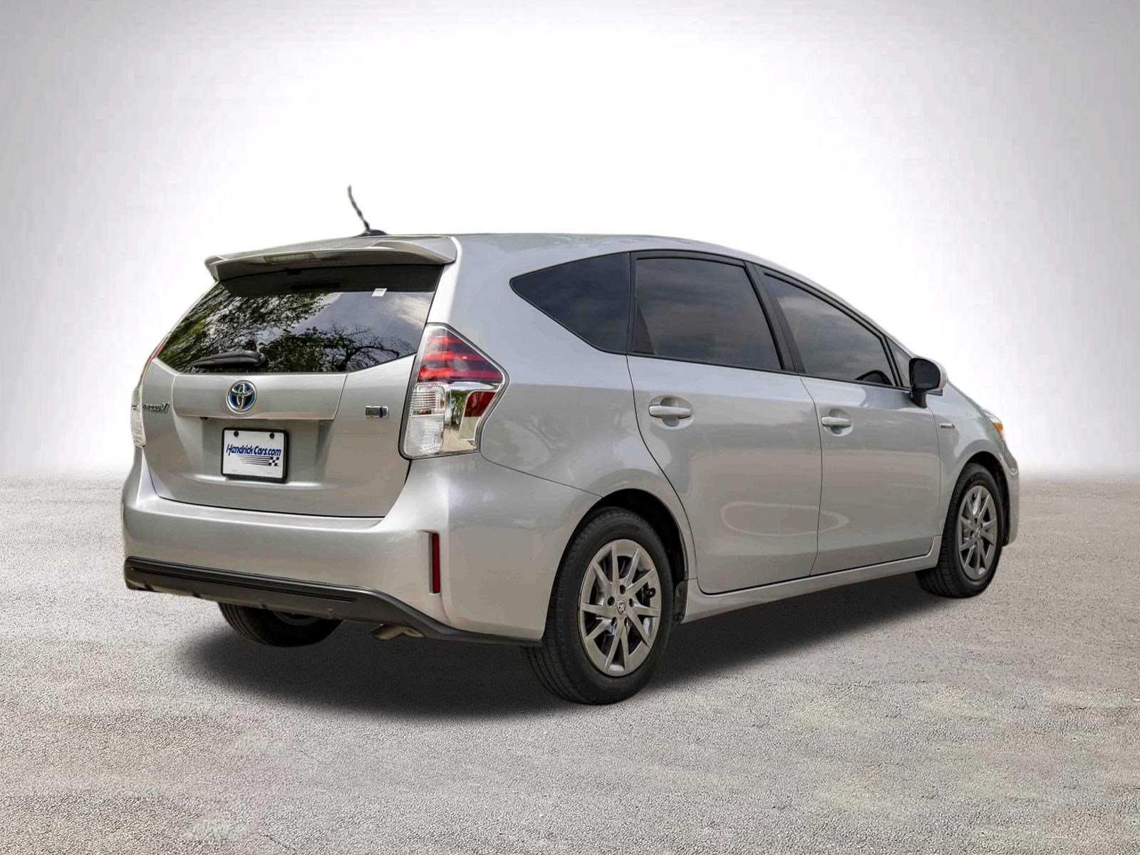 Used 2017 Toyota Prius V Three image 9