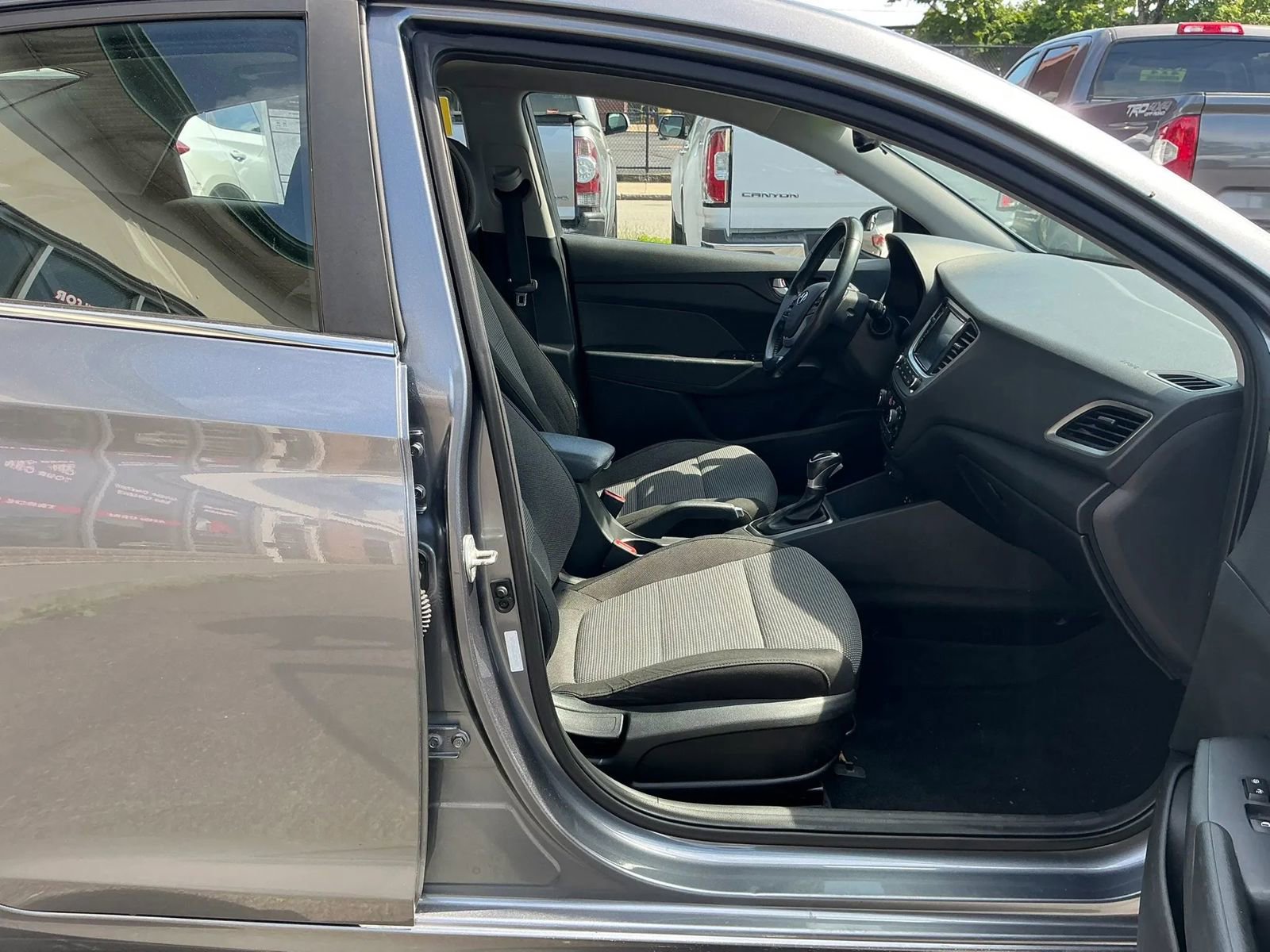 Used 2018 Hyundai Accent Limited FWD image 14