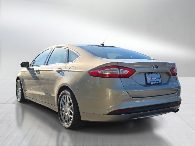 Used 2015 Ford Fusion SE FWD image 5