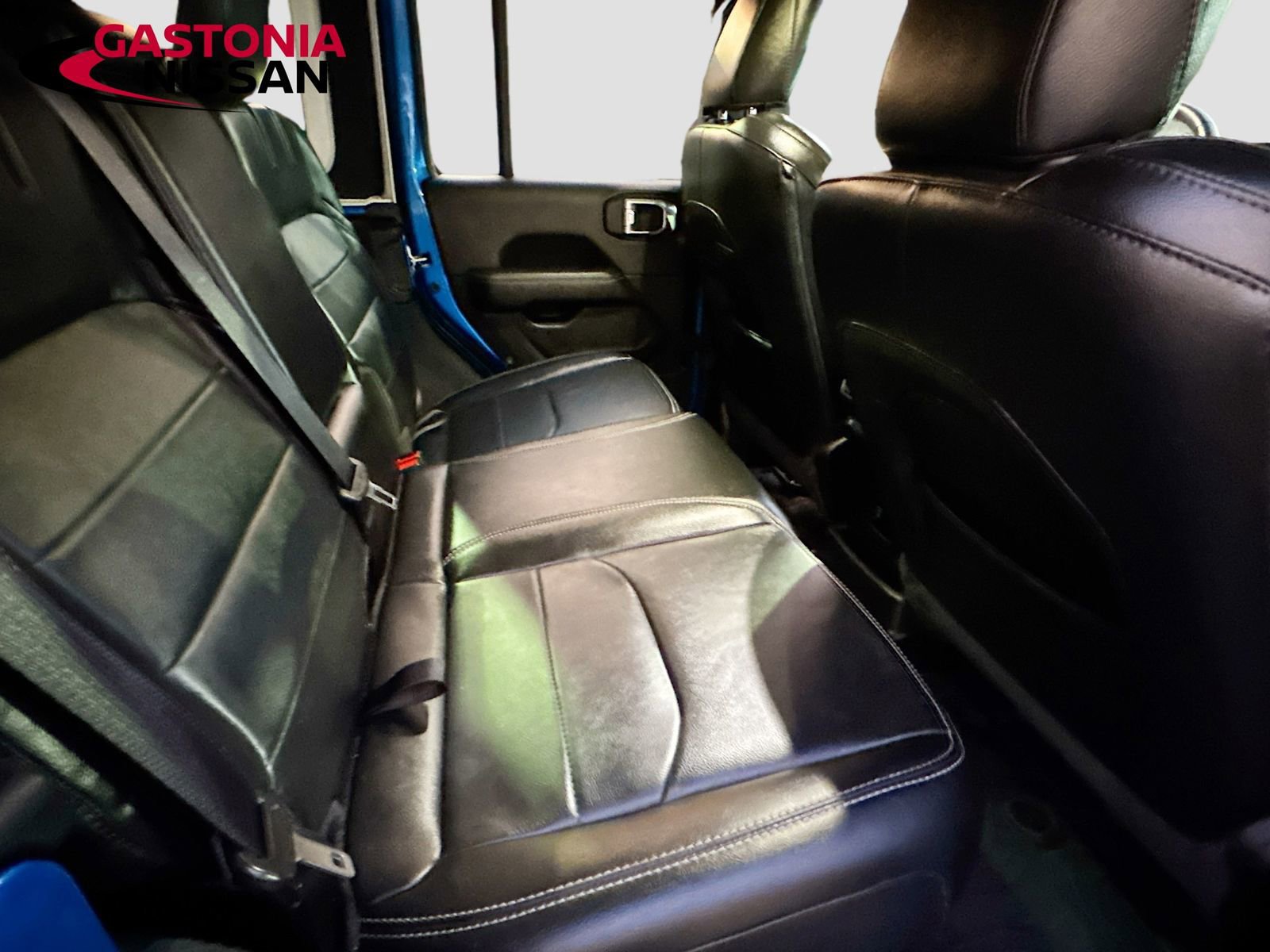 Used 2022 Jeep Wrangler Unlimited Sahara w/ Cold Weather Group image 34