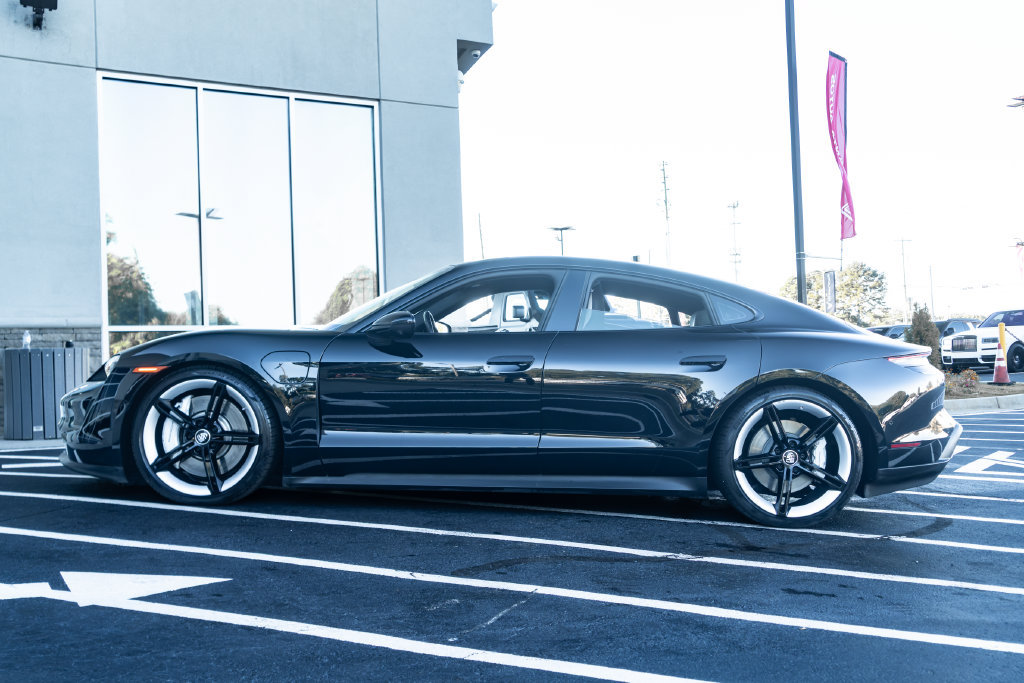 Used 2022 Porsche Taycan 4S AWD/4WD image 18