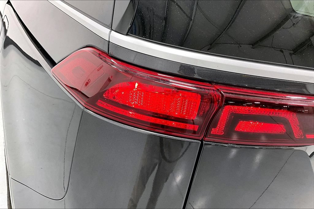 Used 2024 Kia Carnival LX FWD image 32