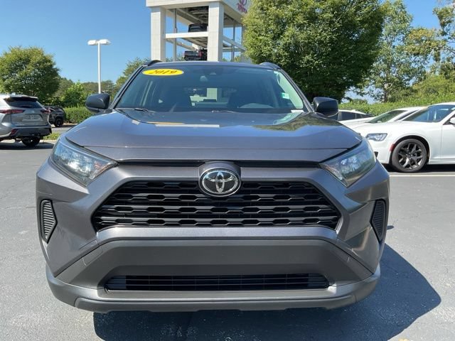 Used 2019 Toyota RAV4 LE AWD/4WD image 4