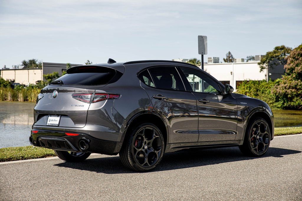 New 2025 Alfa Romeo Stelvio Sprint image 3