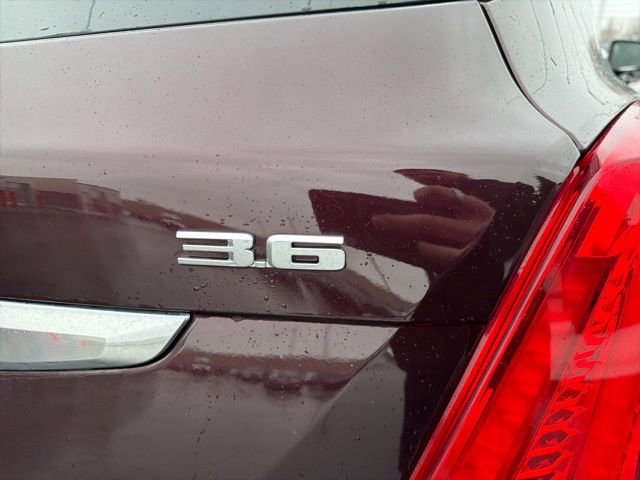 Used 2018 Cadillac XT5 Luxury w/ LPO, Sport Package image 9