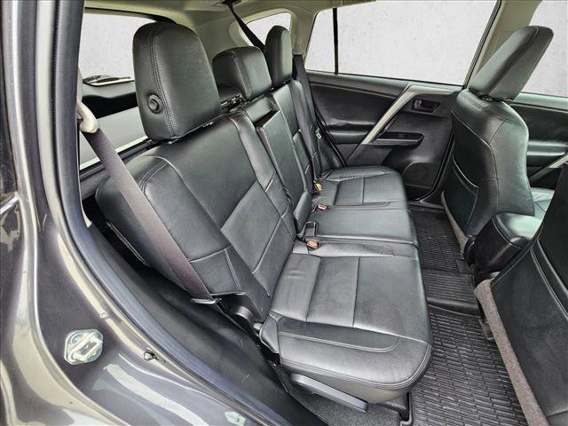 Used 2018 Toyota RAV4 LE FWD image 17