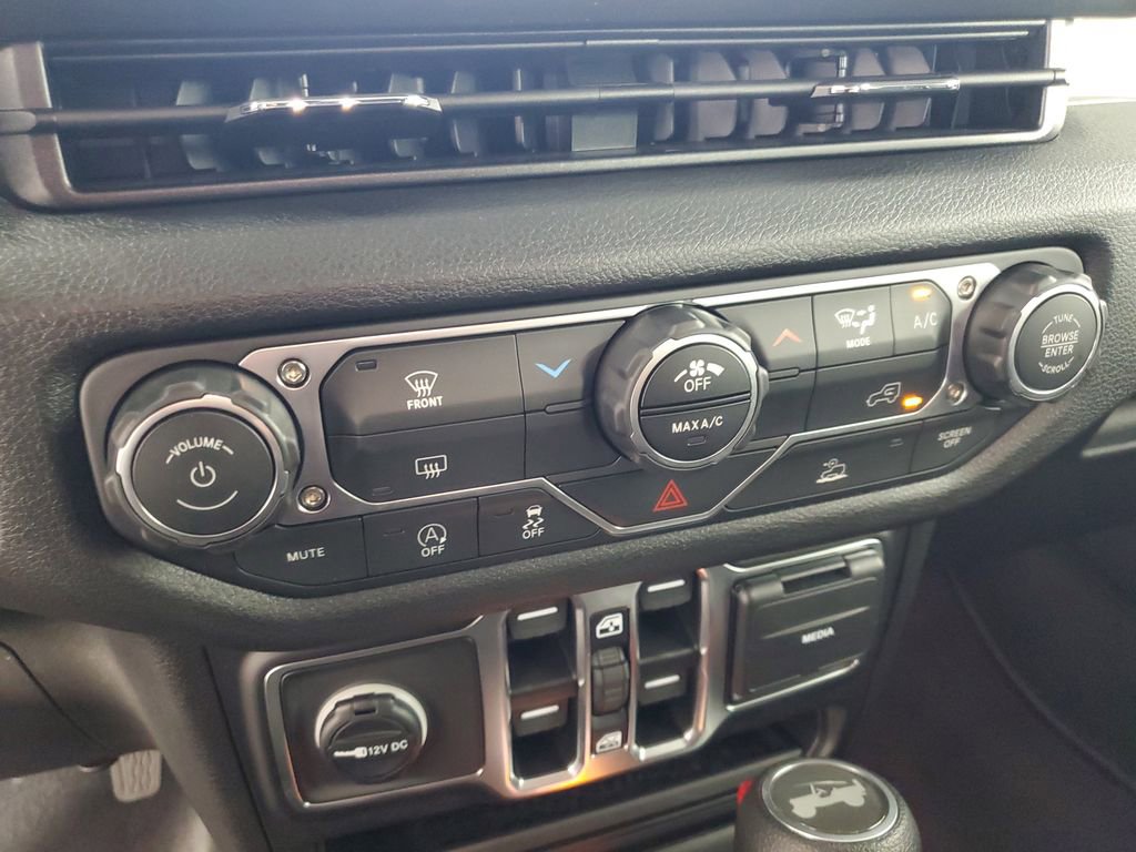 Used 2025 Jeep Wrangler Sport image 19