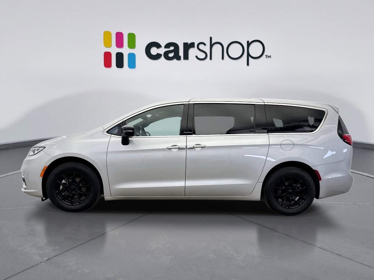 Used 2026 Chrysler Pacifica Select image 2