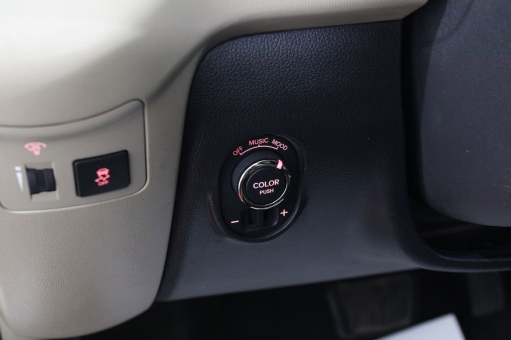 Used 2011 Kia Soul ! FWD image 32