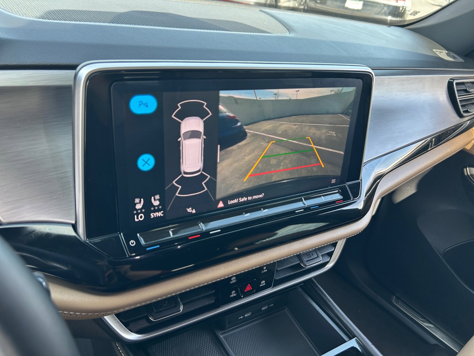 Used 2024 Volkswagen Atlas Cross Sport SE w/ Panoramic Sunroof Package FWD image 27