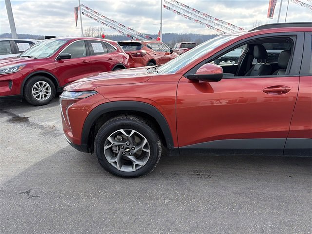 Used 2024 Chevrolet Trax LT w/ Driver Confidence Package image 8