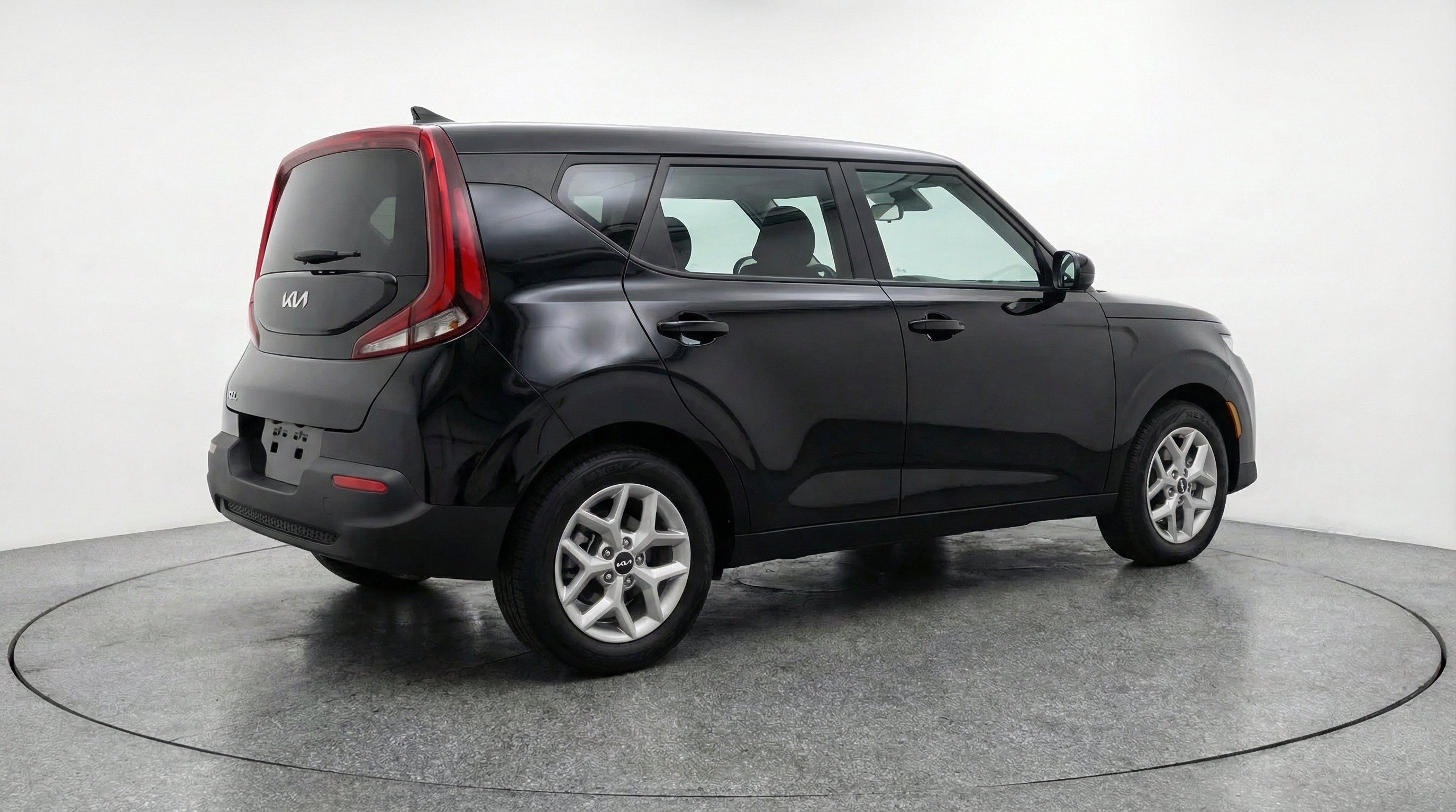 Used 2025 Kia Soul LX w/ LX Technology Package FWD image 9