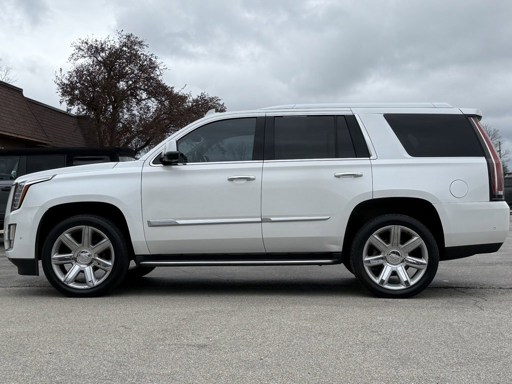 Used 2017 Cadillac Escalade Luxury image 2