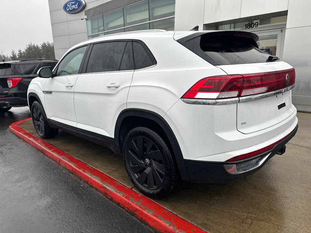 Used 2024 Volkswagen Atlas Cross Sport SE image 2
