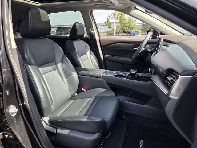Used 2022 Nissan Rogue SV w/ SV Premium Package FWD image 15