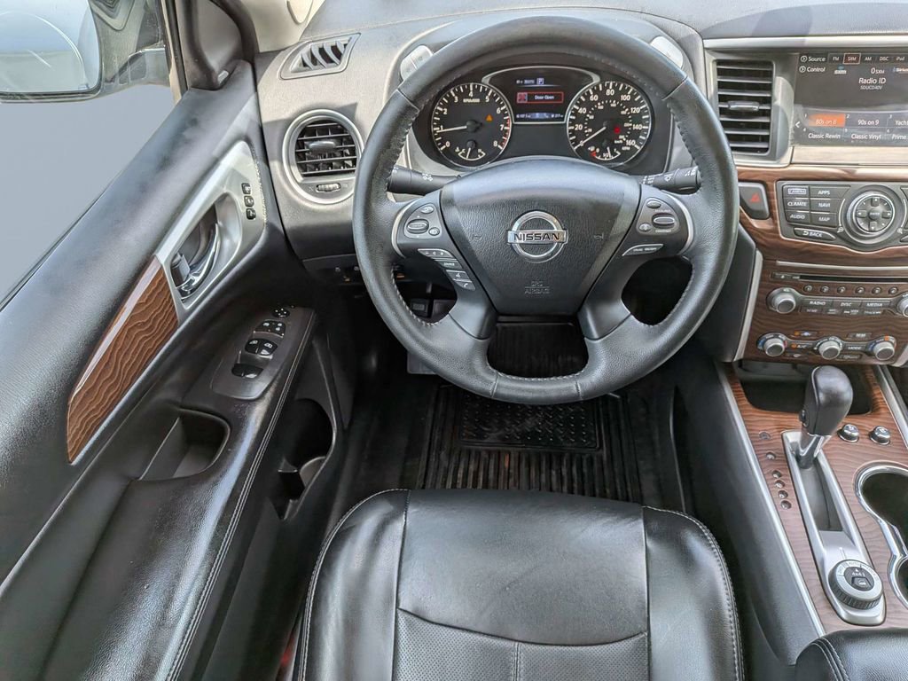 Used 2017 Nissan Pathfinder Platinum image 16