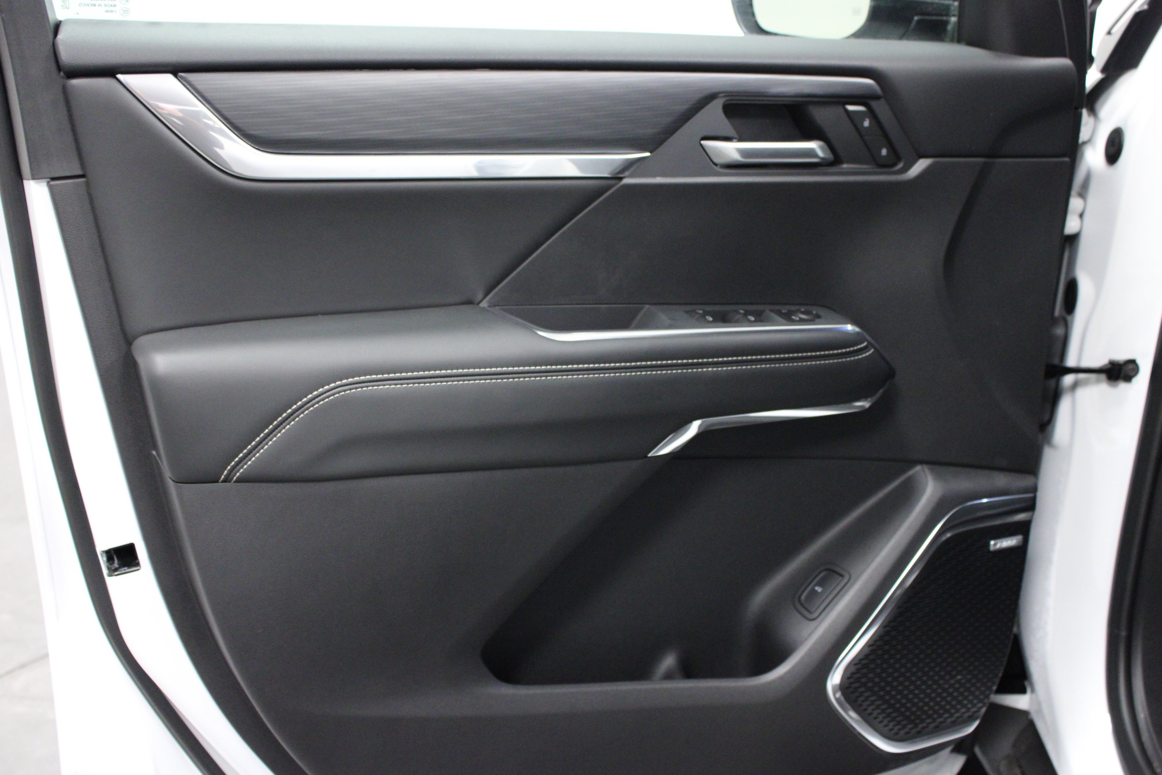 New 2025 GMC Acadia Elevation FWD image 10