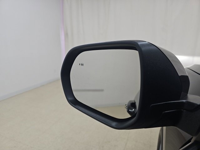 Used 2025 GMC Acadia Elevation image 13