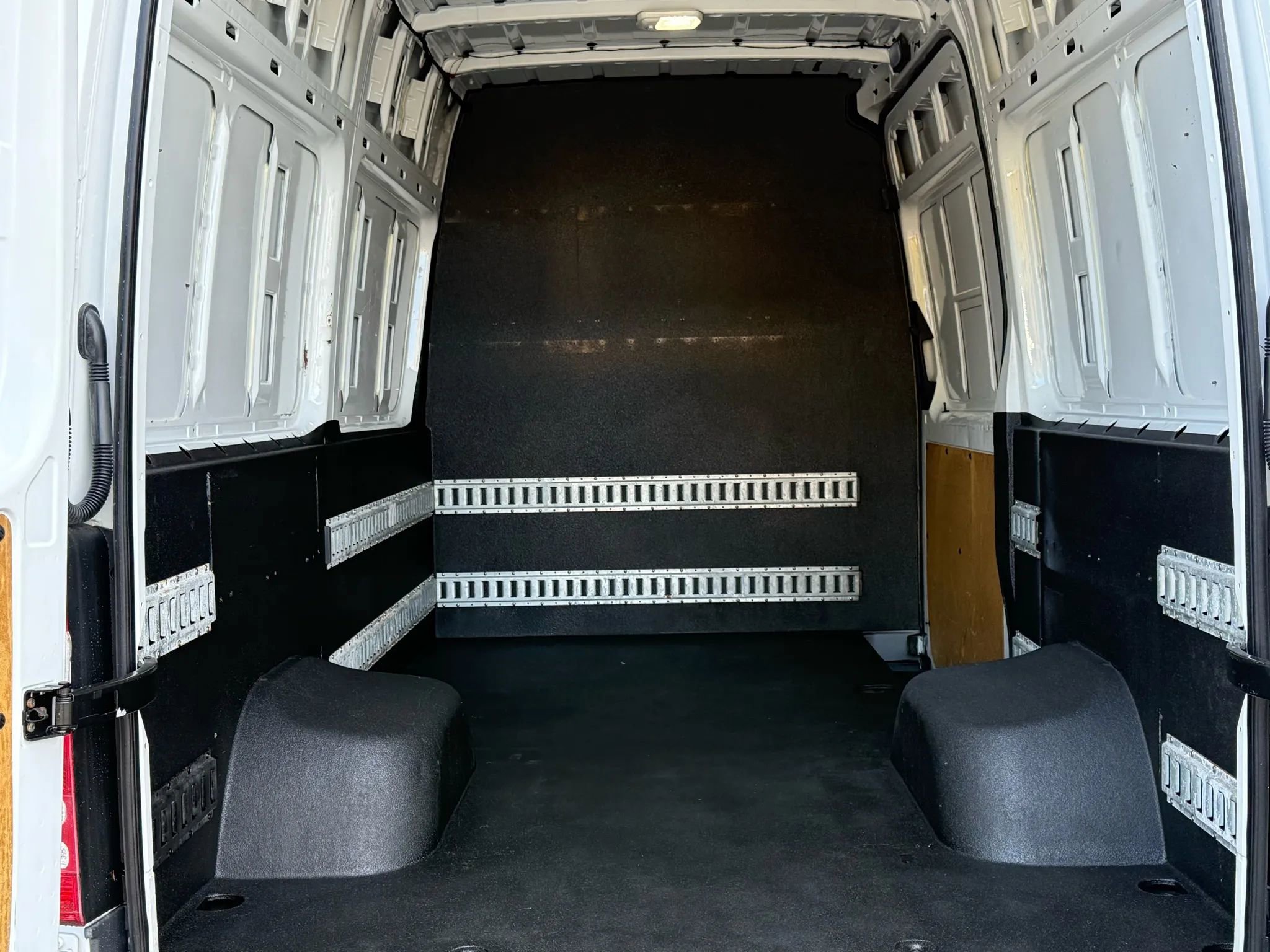 Used 2016 Mercedes-Benz Sprinter 3500 image 25