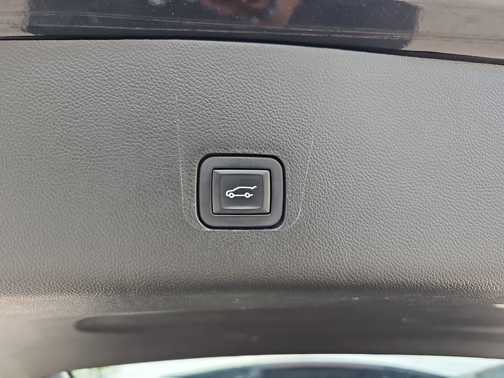 Used 2019 Chevrolet Traverse LT w/ LT Premium Package image 18