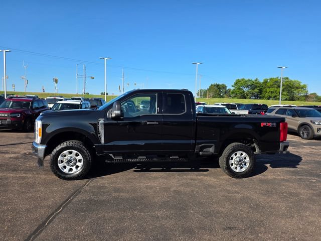 Used 2023 Ford F250 XLT w/ FX4 Off-Road Package AWD/4WD image 4