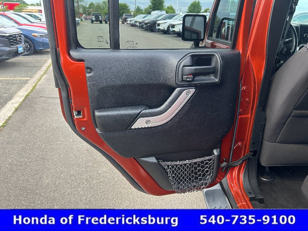 Used 2014 Jeep Wrangler Unlimited Sahara w/ Connectivity Group AWD/4WD image 11