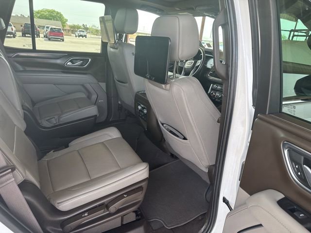 Used 2023 GMC Yukon SLT w/ SLT Premium Package image 11