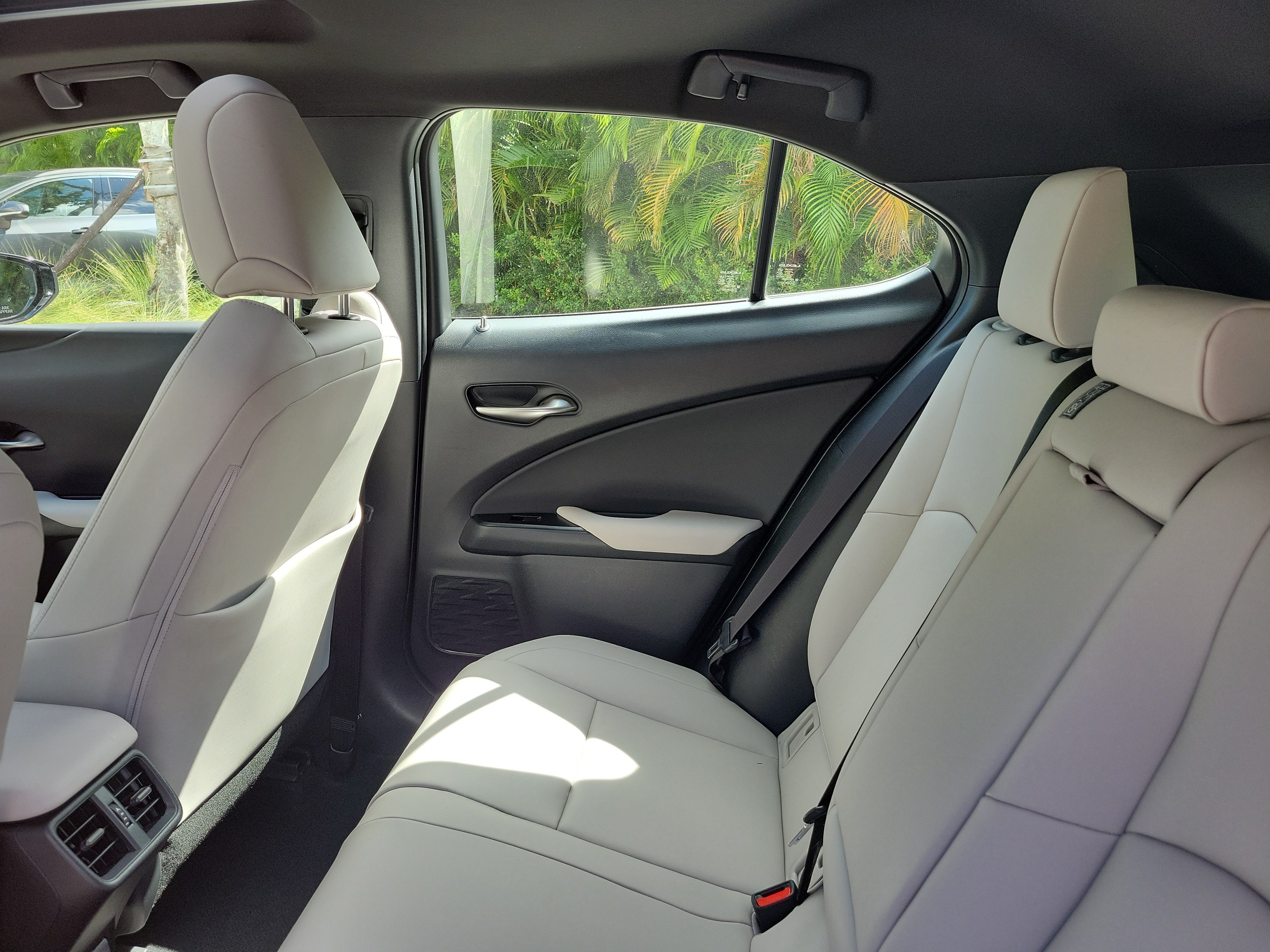 Certified 2024 Lexus UX 250h FWD image 12